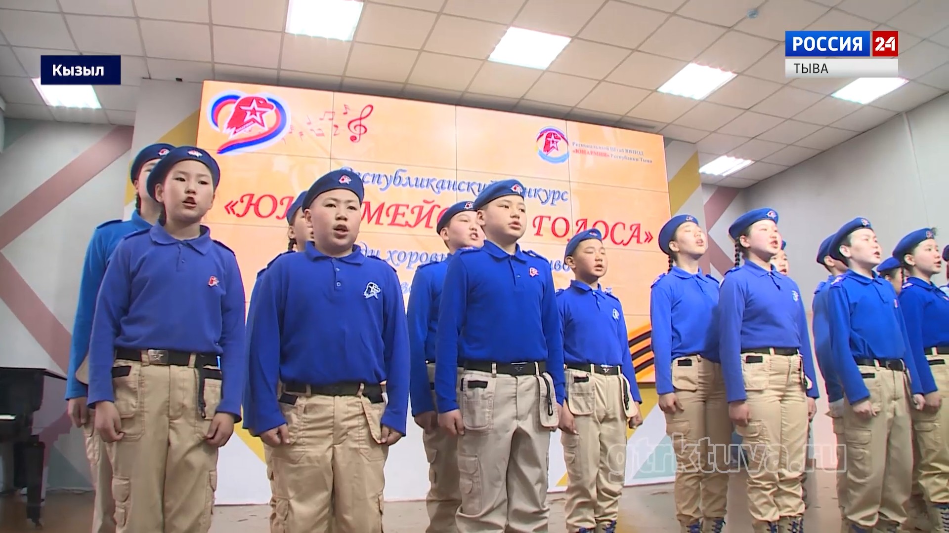 Запевает молодёжь